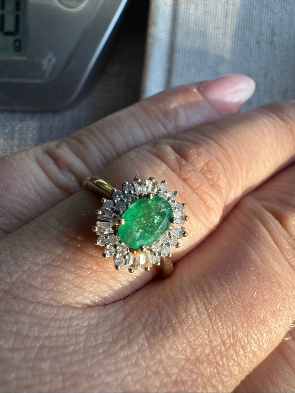 Natural emerald, diamonds and 10K solid yellow gold ring - Picture 6 of 15